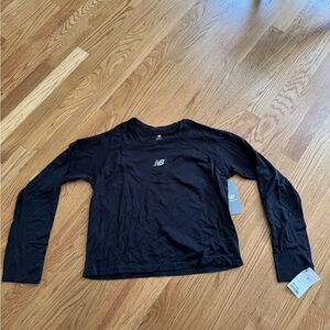 BNWT New Balance Cropped Black Long Sleeve Tee